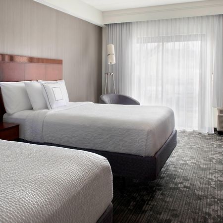 Отель Sonesta Select Boston Милфорд Экстерьер фото